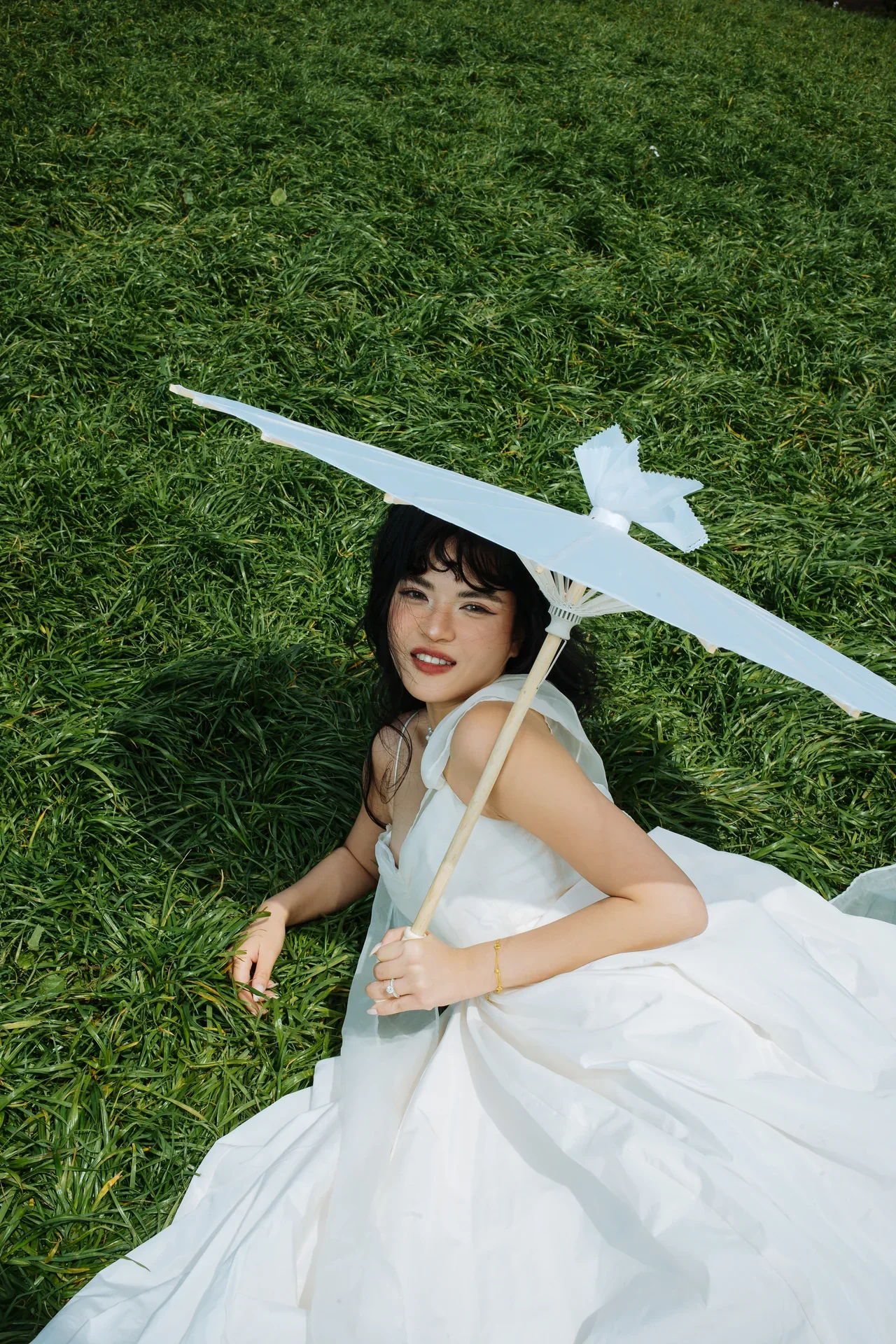 Playful with veil on the hillside